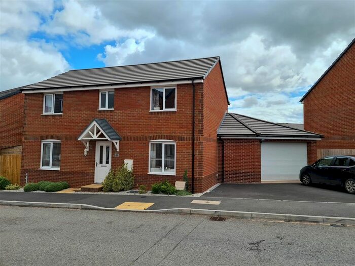 4 Bedroom Property To Rent In Gale Way, Tiverton EX16