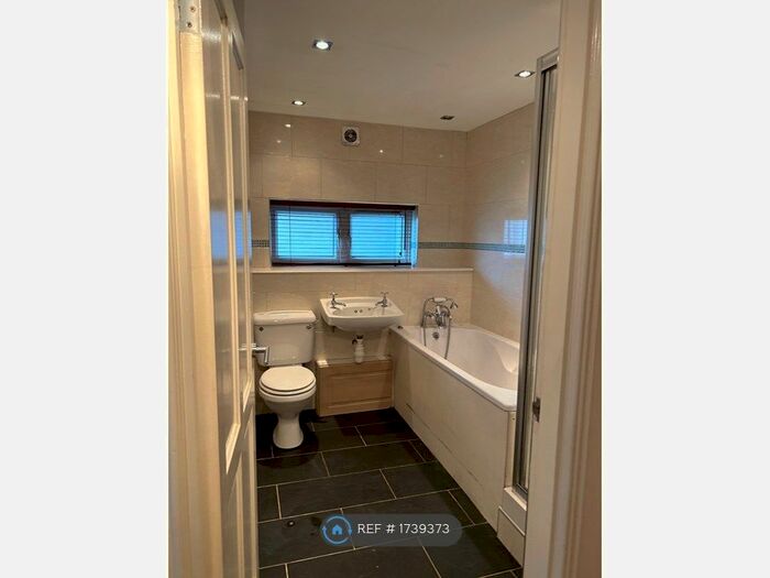 2 Bedroom Flat To Rent In Walker Court, Cumnock, KA18