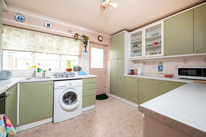 3 Bedroom Detached Bungalow For Sale In Gorse Close, Bourton-On-The-Water, GL54