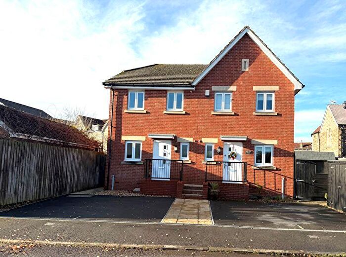 3 Bedroom Semi Detached House To Rent In Fearnville Estate, Clevedon, BS21