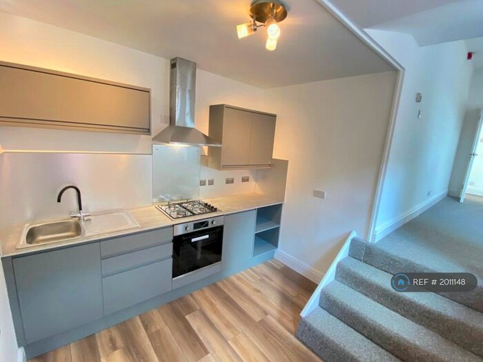 2 Bedroom Flat To Rent In Raleigh Road, Exeter, EX1