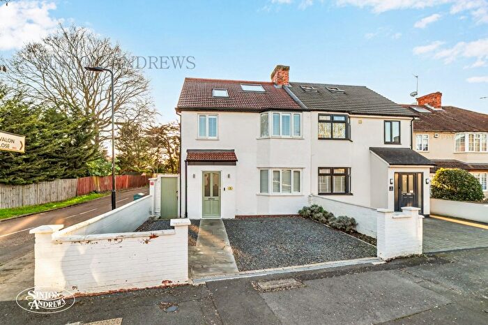 4 Bedroom Terraced House For Sale In Avalon Road, London, W13