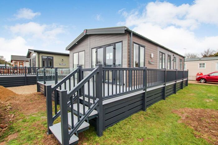 2 Bedroom Bungalow For Sale In Skydale Wayside Caravan Park, Way Hill, Minster, Ramsgate, CT12