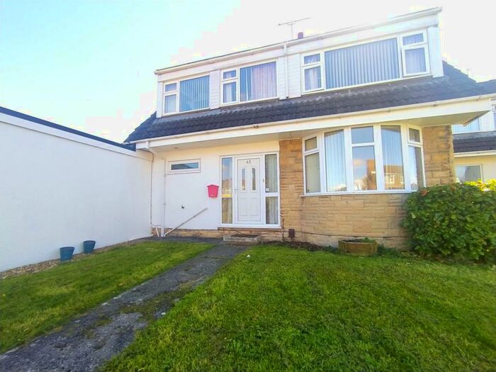 4 Bedroom House To Rent In Broxburn Road, Warminster, BA12