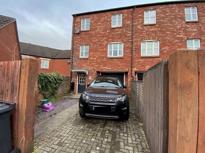 4 Bedroom End Of Terrace House To Rent In Perfect For Sharers - Star Avenue, Bristol, BS34