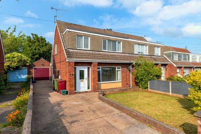 Semi-Detached House To Rent In Warwick Road, Scunthorpe, DN16