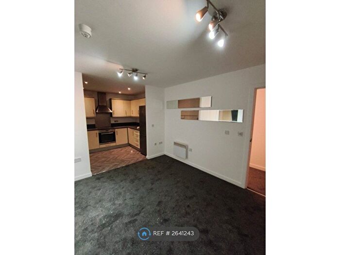 2 Bedroom Flat To Rent In Regal House, Ilford, IG2