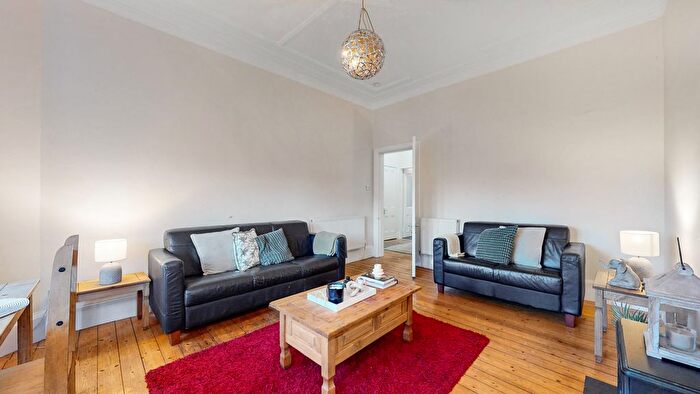 2 Bedroom Flat For Sale In Woodcroft Avenue, Glasgow, G11