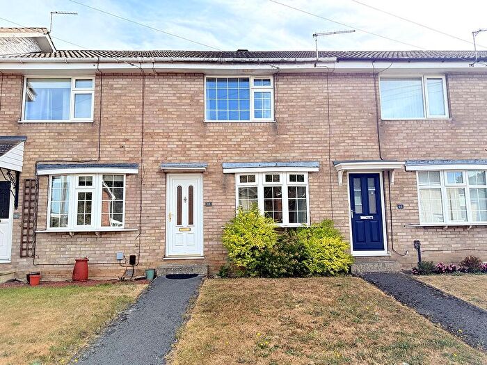 2 Bedroom Terraced House For Sale In Sherwood Drive, Harrogate, HG2