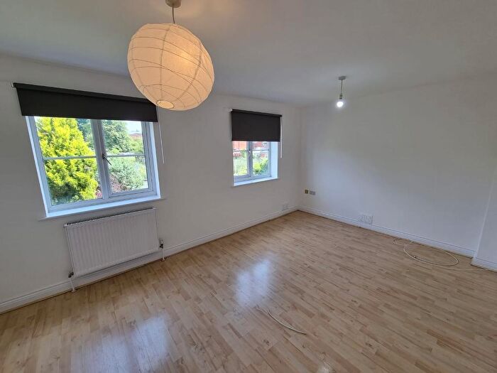 4 Bedroom Town House To Rent In Anderson Road, Bearwood, Birmingham, B66