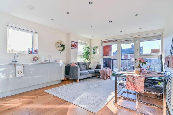 2 Bedroom Flat For Sale In London Road, Mitcham, Mitcham, CR4