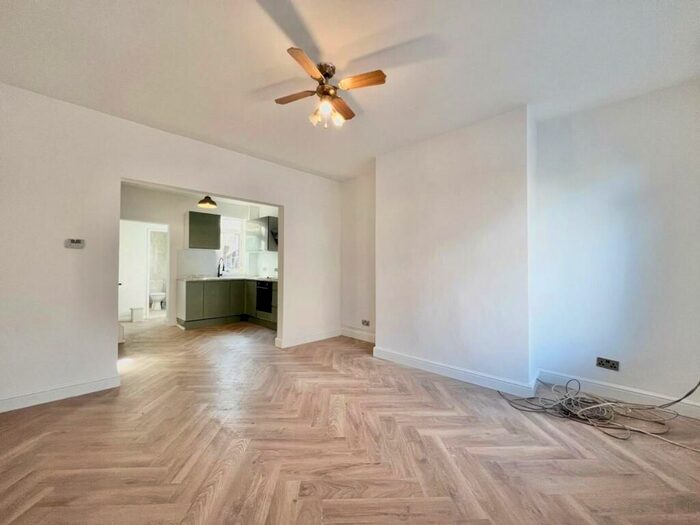 3 Bedroom Terraced House To Rent In Oakwell Terrace, Barnsley, S71