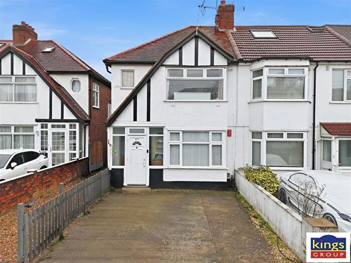 2 Bedroom Maisonette For Sale In Frederick Crescent, Enfield, EN3
