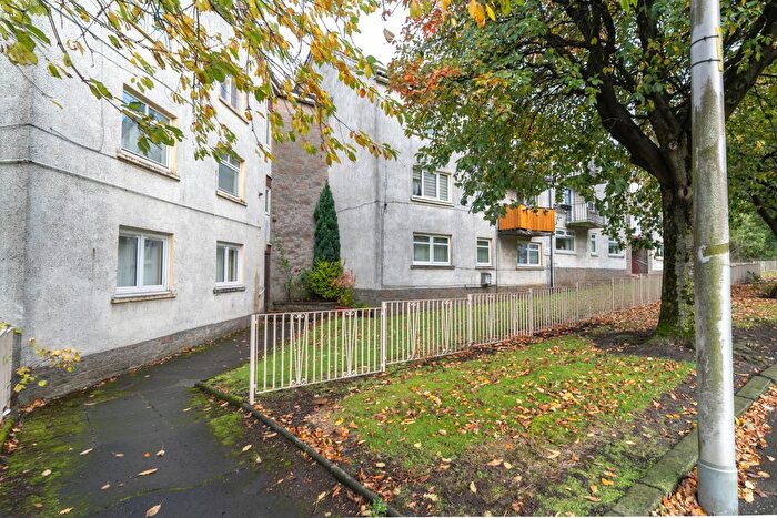 3 Bedroom Flat For Sale In Deedes Street, Airdrie, ML6