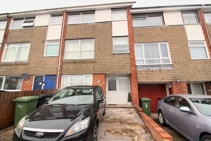 4 Bedroom Town House To Rent In Chilton Square, Hereford, HR1