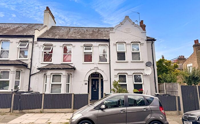 8 Bedroom End Terrace House For Sale In Flats – Seaton, Chandos Road, Tottenham, N17
