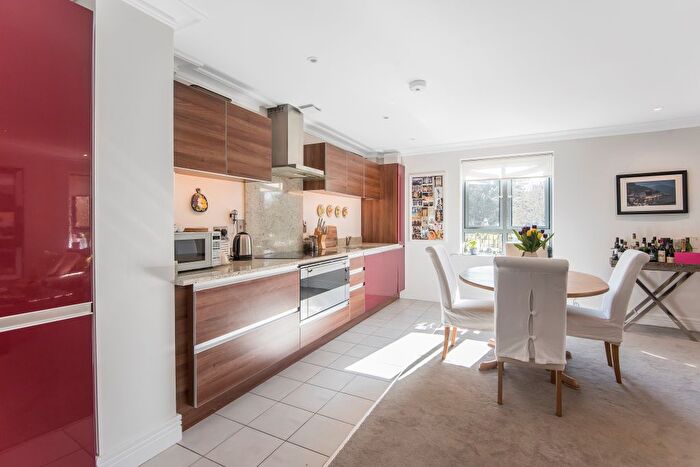 3 Bedroom Flat To Rent In Walton Well Road, Oxford, OX2