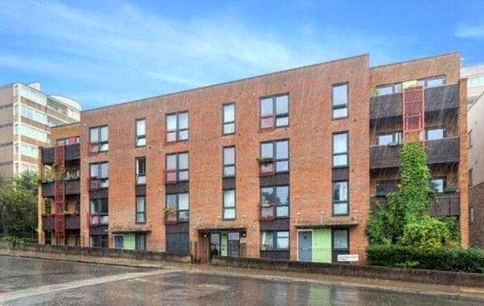 2 Bedroom Flat To Rent In Copenhagen Street, Islington, London, N1