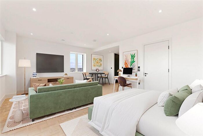 Apartment To Rent In Monarch Square, London, SW11