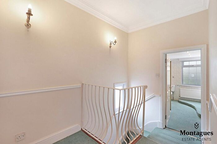 2 Bedroom Cottage For Sale In High Street, Epping, CM16