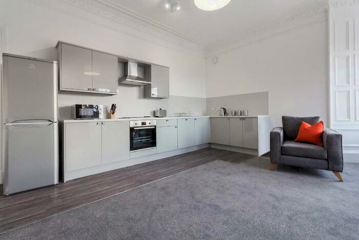 5 Bedroom Flat To Rent In Merchiston Crescent, Merchiston, Edinburgh, EH10