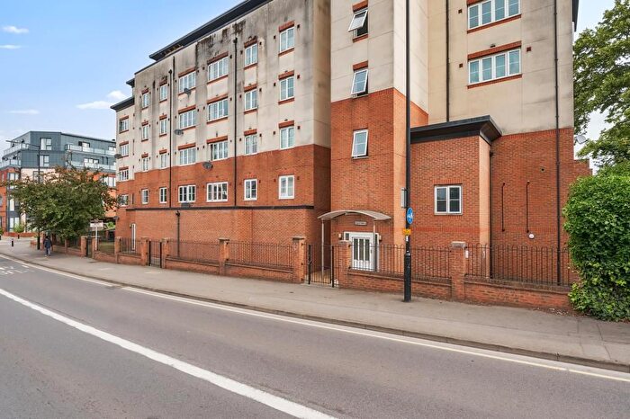 2 Bedroom Flat To Rent In Slough, Berkshire, SL1