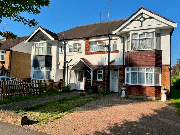 2 Bedroom Maisonette To Rent In Avenue Road, Harold Wood, Romford, RM3