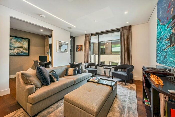 3 Bedroom Flat For Sale In Rathbone Place, London, W1T