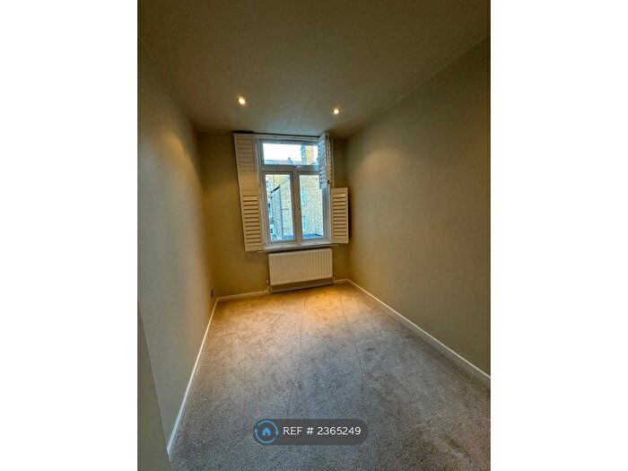 2 Bedroom Flat To Rent In Clapham, London, SW4