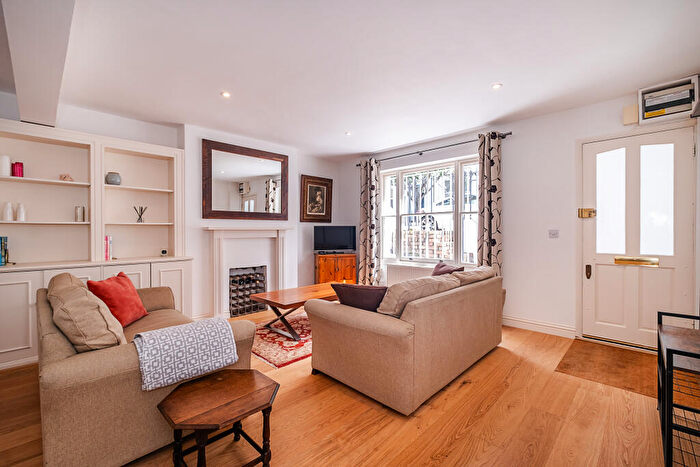 3 Bedroom Flat For Sale In Auckland Road, London, SW11