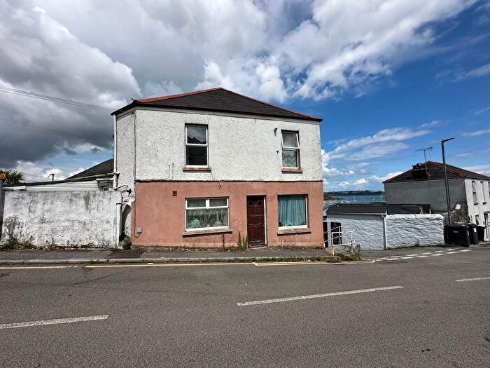 2 Bedroom Flat For Sale In Trevethan Hill, Falmouth, TR11