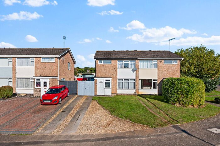 3 Bedroom Semi-Detached House For Sale In Roman Way, Desborough, NN14