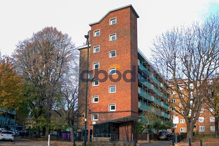 2 Bedroom Flat To Rent In Sidney House, Old Ford Road, Bethnall Green, London, E2