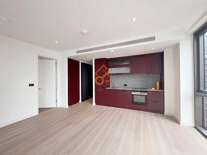2 Bedroom Flat To Rent In The Modern, Viaduct Gardens, London, SW11