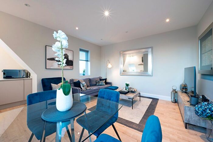 2 Bedroom Flat For Sale In High Street, Walton-On-Thames, KT12