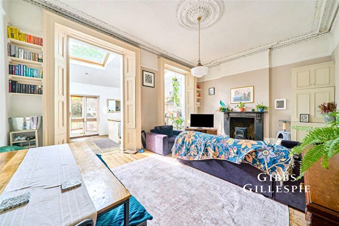 2 Bedroom Flat To Rent In Ealing, W5