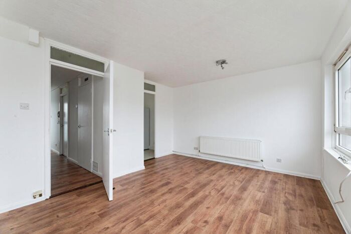 2 Bedroom Flat To Rent In Buckingham Road, E15
