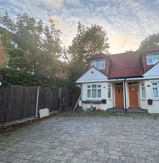 3 Bedroom Semi-Detached House To Rent In York Road, New Barnet, Barnet, EN5