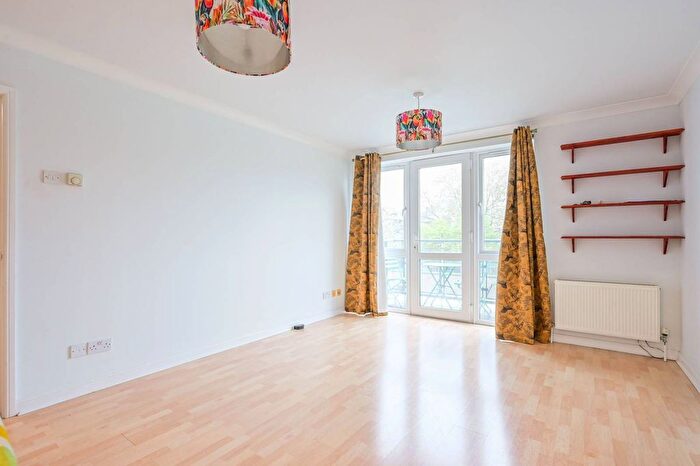 2 Bedroom Flat To Rent In Ensign Street, Tower Hill, London, E1