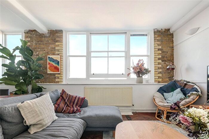 1 Bedroom Flat For Sale In Colonnades Apartments, Sylvester Road, London, E8