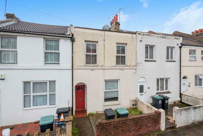 1 Bedroom Flat To Rent In Peacock Street, Gravesend, DA12