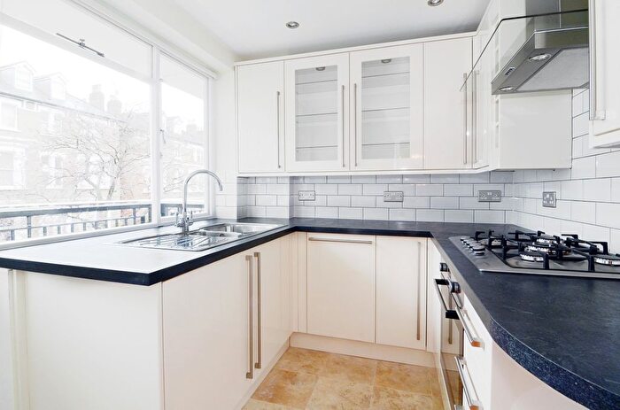 3 Bedroom Flat To Rent In Cardigan Road, Richmond, TW10