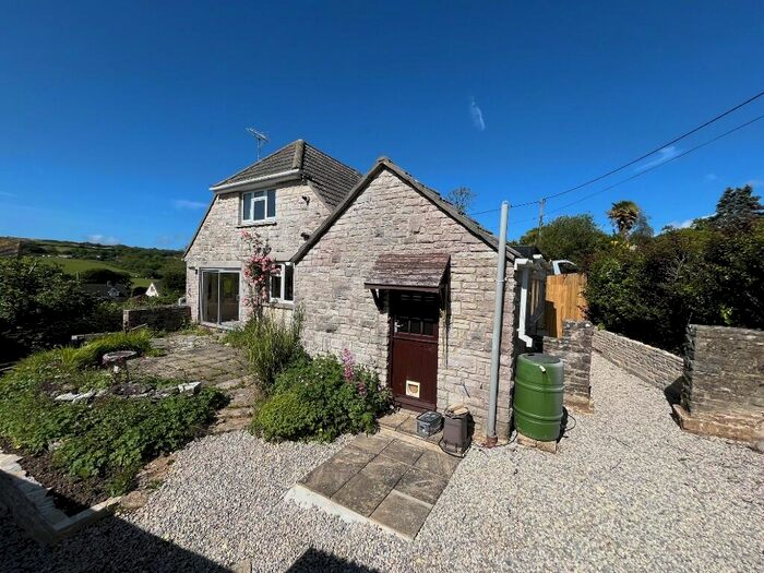 3 Bedroom Detached House For Sale In South Instow, BH19