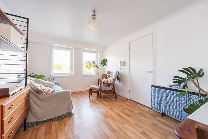 1 Bedroom Flat For Sale In / Henderson Row, Edinburgh, EH3