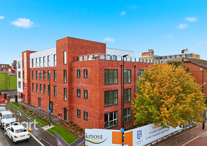 2 Bedroom Apartment For Sale In Cambridge House, Aylesbury, HP20