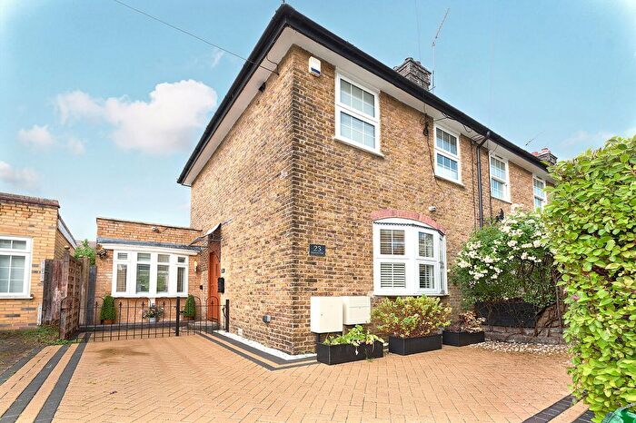 4 Bedroom Semi-Detached House For Sale In Manchester Road, Tower Hamlets, London, E14
