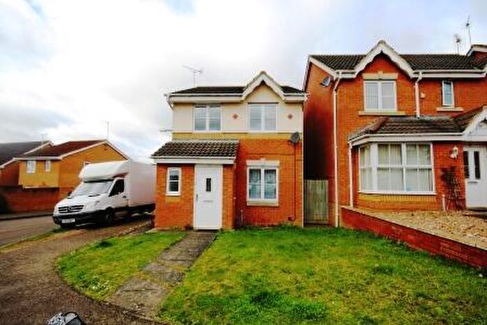 3 Bedroom Semi-Detached House To Rent In Packer Road, Kettering, NN15