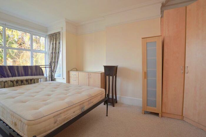 2 Bedroom Apartment To Rent In Devonshire Road, Hatch End, HA5