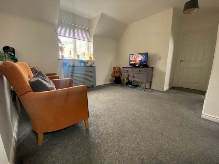 2 Bedroom Maisonette To Rent In Campion Road, Hatfield, AL10