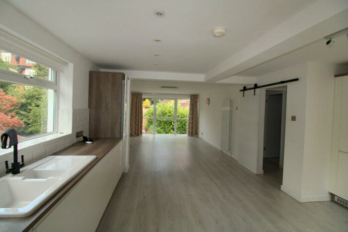 2 Bedroom Apartment To Rent In Hamilton Drive, Nottingham, NG7